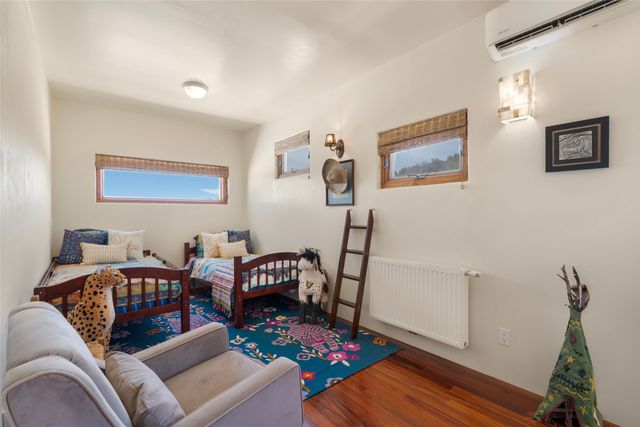 70 La Ventana Drive, Santa Fe, NM 87508