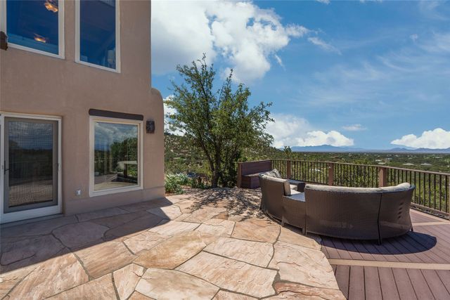 70 La Ventana Drive, Santa Fe, NM 87508