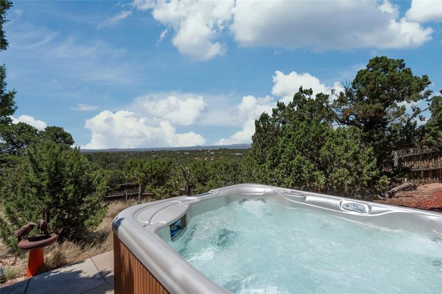 70 La Ventana Drive, Santa Fe, NM 87508