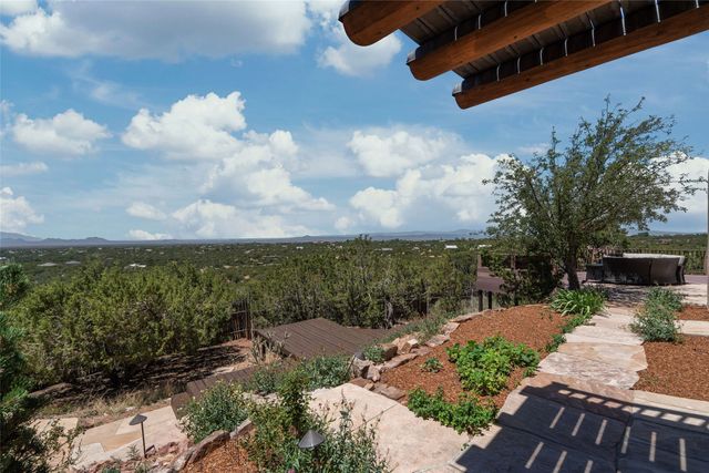 70 La Ventana Drive, Santa Fe, NM 87508