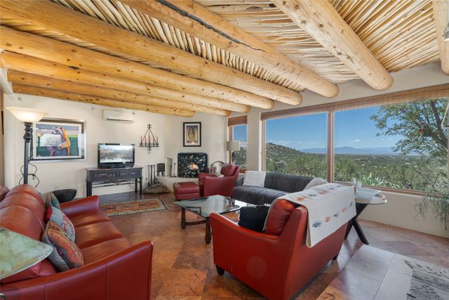 70 La Ventana Drive, Santa Fe, NM 87508