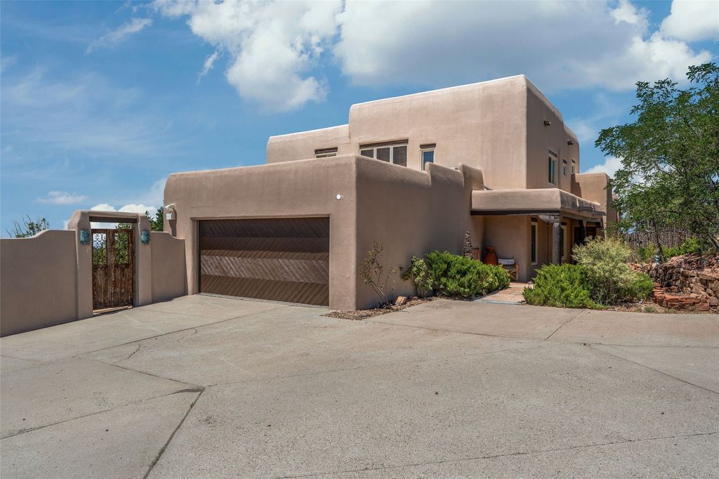 70 La Ventana Drive, Santa Fe, NM 87508