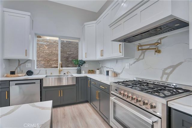 12515 Haleh Ln, Sylmar, CA 91342