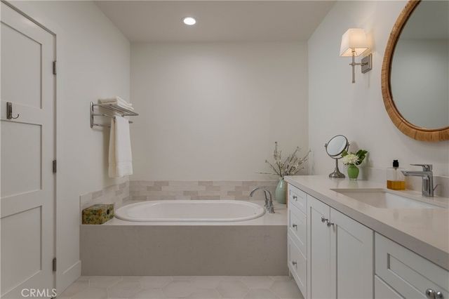 2 Shoal Drive, Corona Del Mar, CA 92625