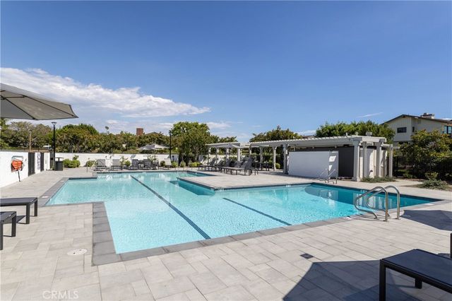 2 Shoal Drive, Corona Del Mar, CA 92625