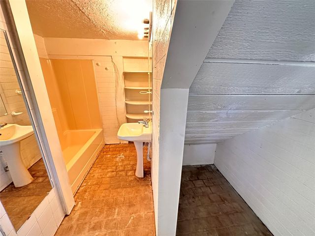 3211 Keller Street, Bacliff, TX 77518