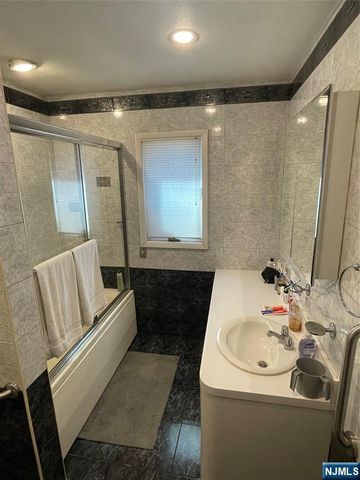 526 Rutland Avenue, Teaneck, NJ 07666