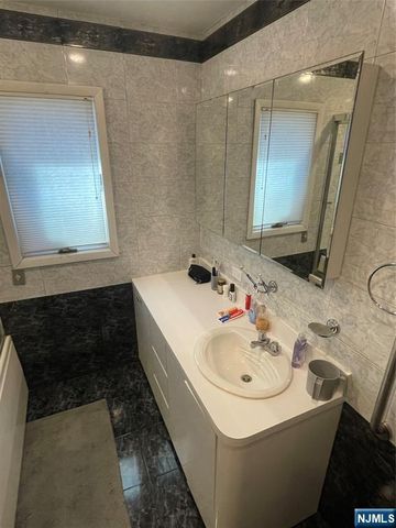 526 Rutland Avenue, Teaneck, NJ 07666
