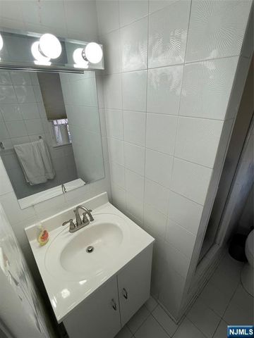 526 Rutland Avenue, Teaneck, NJ 07666