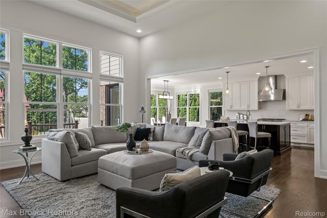 1180 Manchester Road, Birmingham, MI 48009