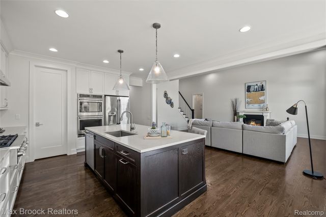 1180 Manchester Road, Birmingham, MI 48009