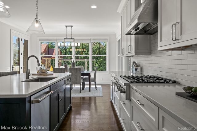 1180 Manchester Road, Birmingham, MI 48009