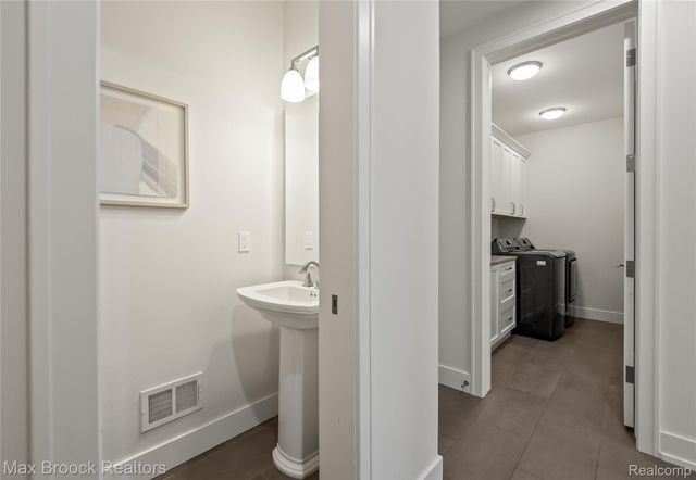 1180 Manchester Road, Birmingham, MI 48009