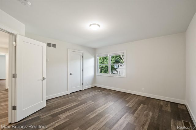 1180 Manchester Road, Birmingham, MI 48009