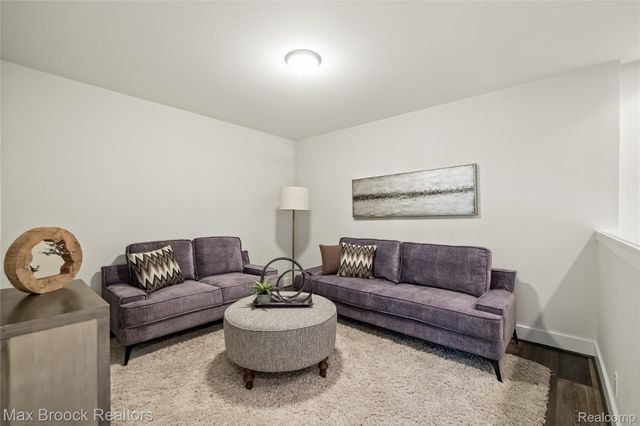 1180 Manchester Road, Birmingham, MI 48009