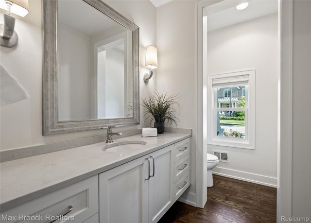 1180 Manchester Road, Birmingham, MI 48009