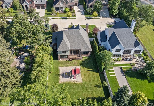 1180 Manchester Road, Birmingham, MI 48009