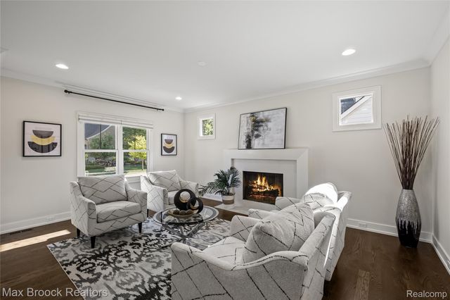 1180 Manchester Road, Birmingham, MI 48009