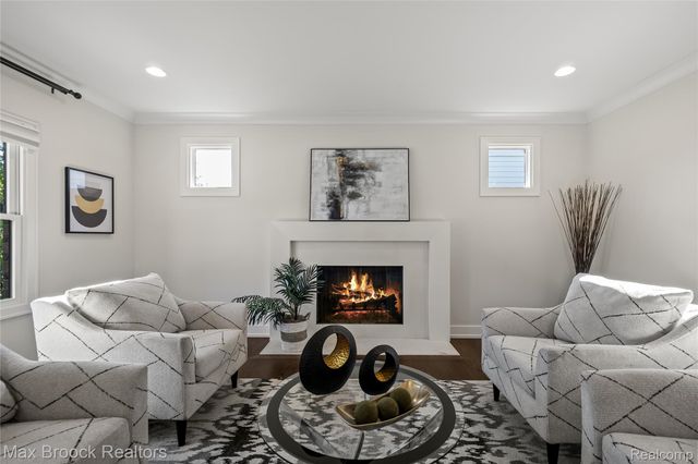 1180 Manchester Road, Birmingham, MI 48009