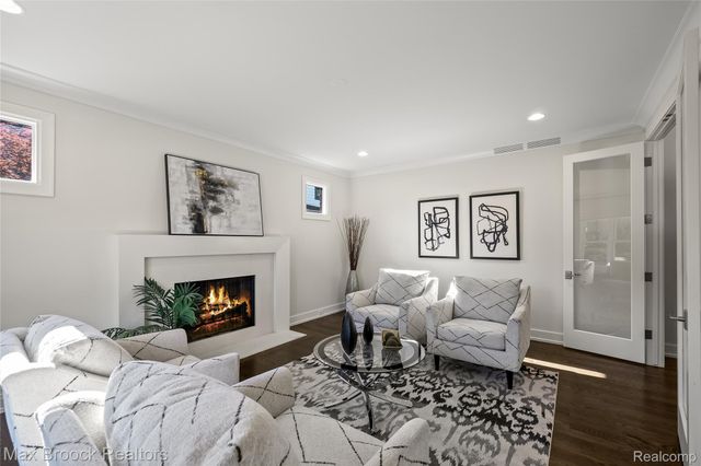 1180 Manchester Road, Birmingham, MI 48009