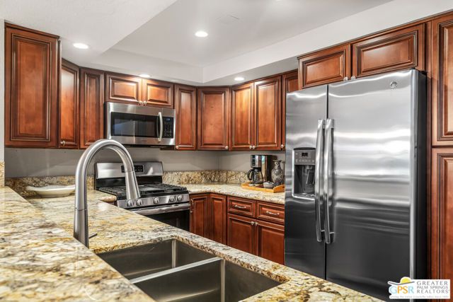 215 Calle Bravo, Palm Springs, CA 92264