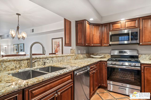 215 Calle Bravo, Palm Springs, CA 92264