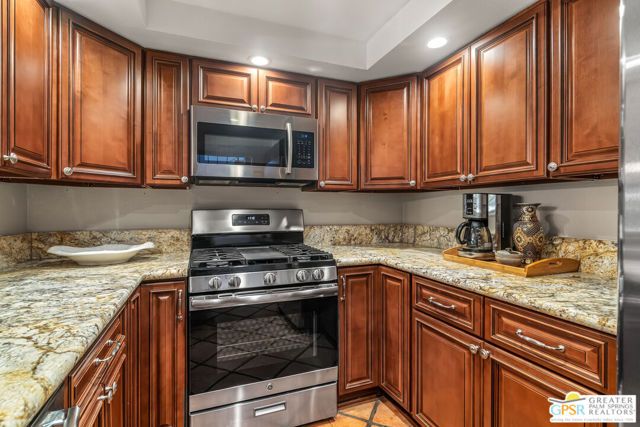 215 Calle Bravo, Palm Springs, CA 92264