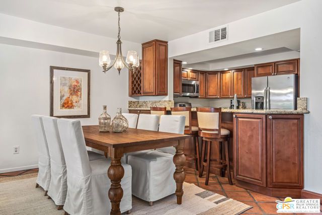 215 Calle Bravo, Palm Springs, CA 92264
