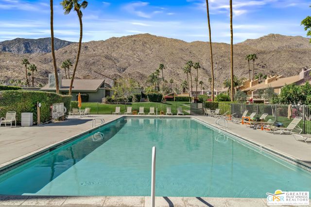 215 Calle Bravo, Palm Springs, CA 92264