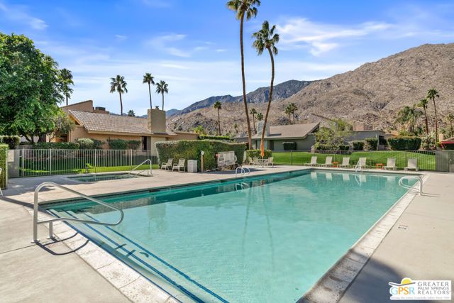 215 Calle Bravo, Palm Springs, CA 92264