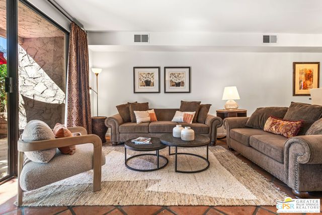 215 Calle Bravo, Palm Springs, CA 92264