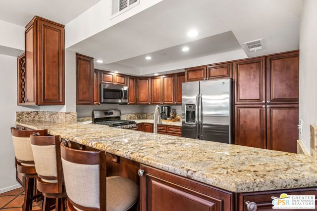 215 Calle Bravo, Palm Springs, CA 92264