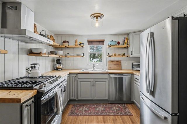 185 Sand Hill Road, Essex, VT 05452