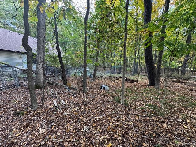 2627 Logging Trail Trail, Brighton, MI 48114