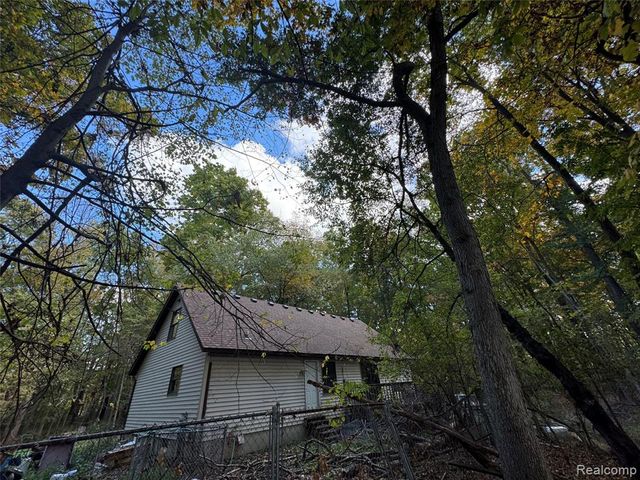 2627 Logging Trail Trail, Brighton, MI 48114