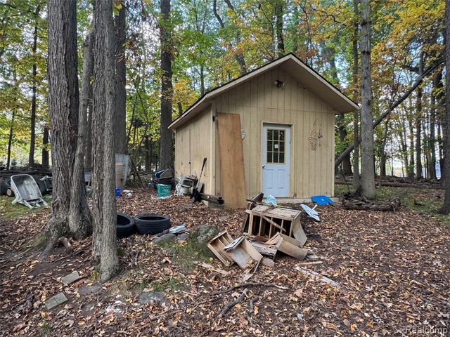 2627 Logging Trail Trail, Brighton, MI 48114