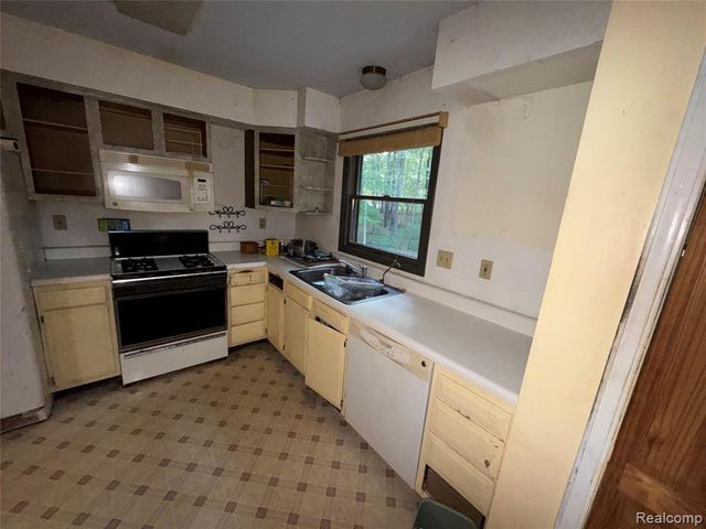 2627 Logging Trail Trail, Brighton, MI 48114