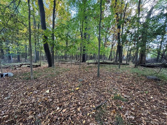 2627 Logging Trail Trail, Brighton, MI 48114