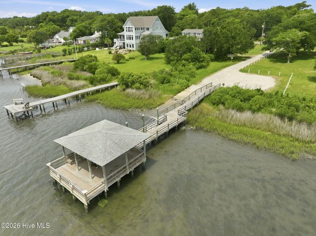102 N Stargazer Court, Hampstead, NC 28443
