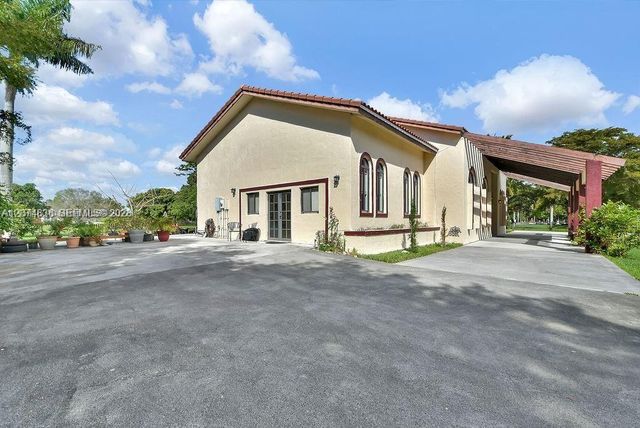 5425 SW 190th Avenue, Southwest Ranches, FL 33332