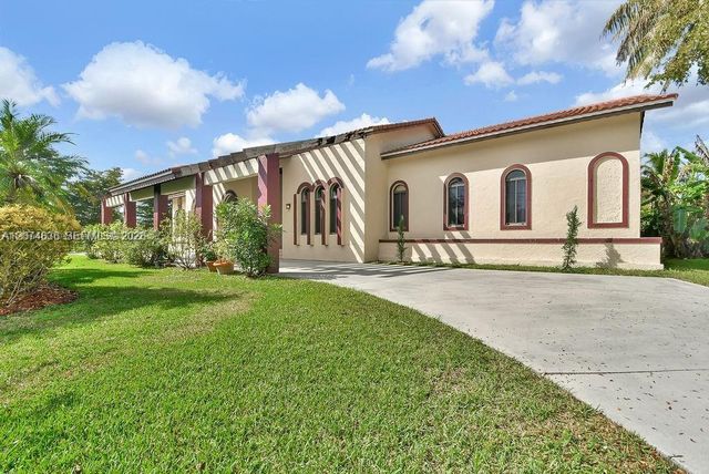 5425 SW 190th Avenue, Southwest Ranches, FL 33332
