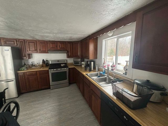 257 Exeter Road, Epping, NH 03042