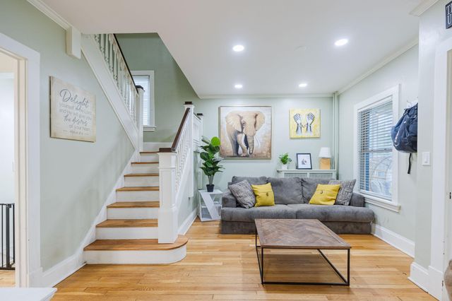 2012 Selby Avenue, Saint Paul, MN 55104