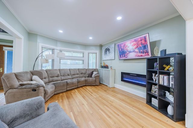 2012 Selby Avenue, Saint Paul, MN 55104