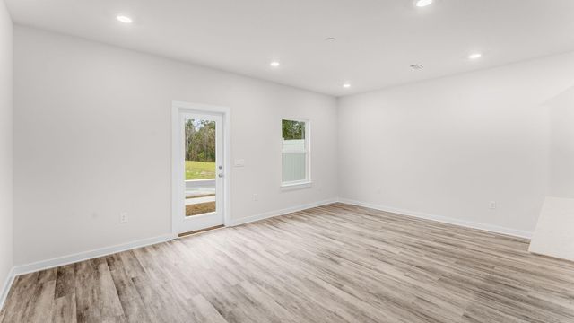 34 Rudder Lane, Freeport, FL 32439