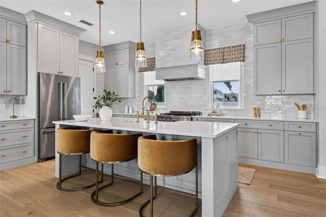 2525 DARTMOUTH AVENUE N, St Petersburg, FL 33713