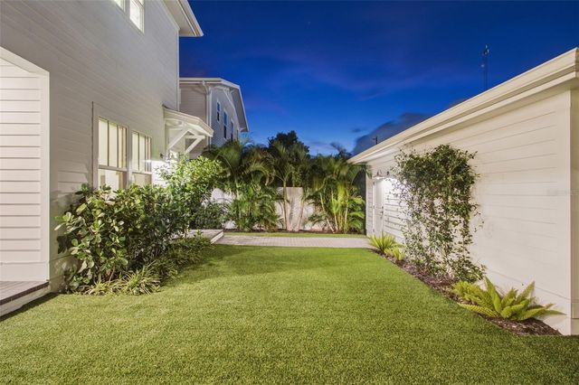 2525 DARTMOUTH AVENUE N, St Petersburg, FL 33713