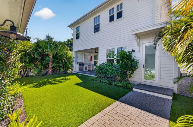 2525 DARTMOUTH AVENUE N, St Petersburg, FL 33713