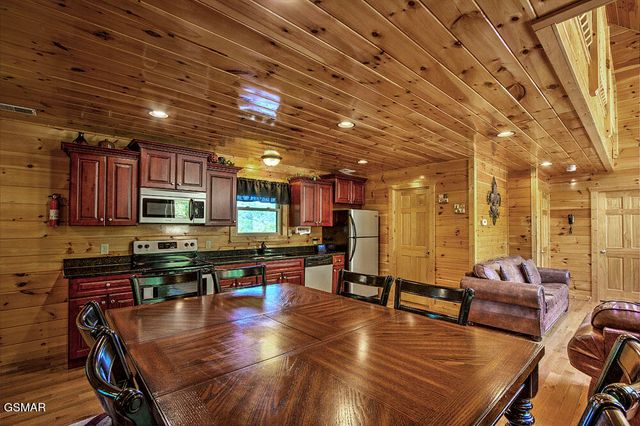 1742 Pulaski Lane, Sevierville, TN 37862