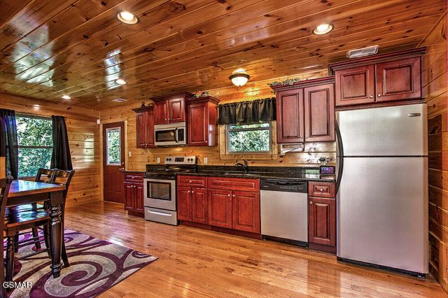 1742 Pulaski Lane, Sevierville, TN 37862